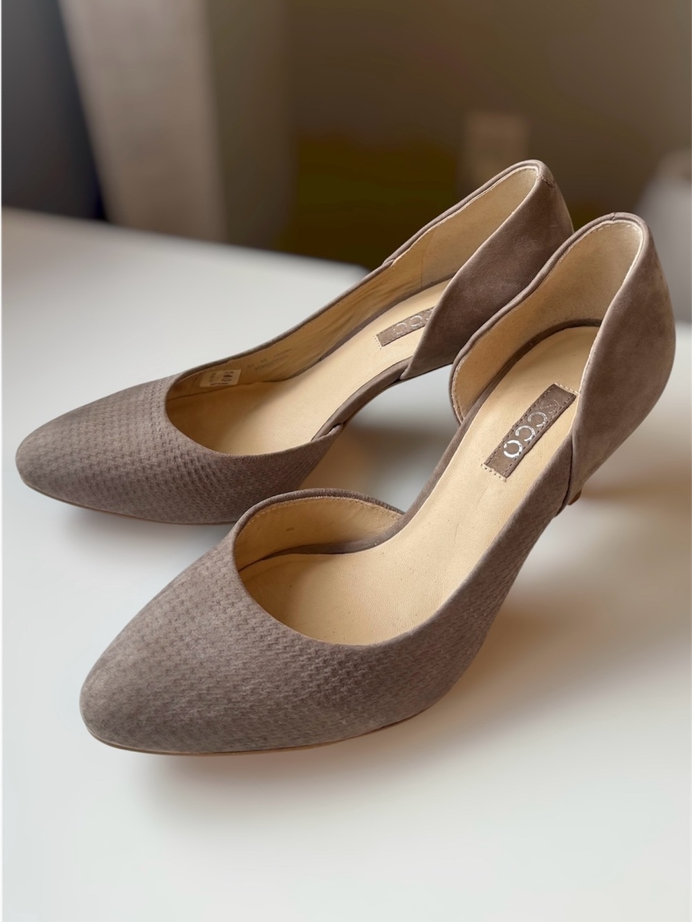 ECCO Taupe Suede Pumps EU 35 US 5 Comfort Heels